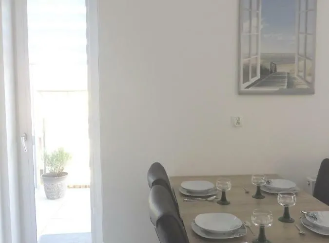 Azure Baltic B&m Apartment